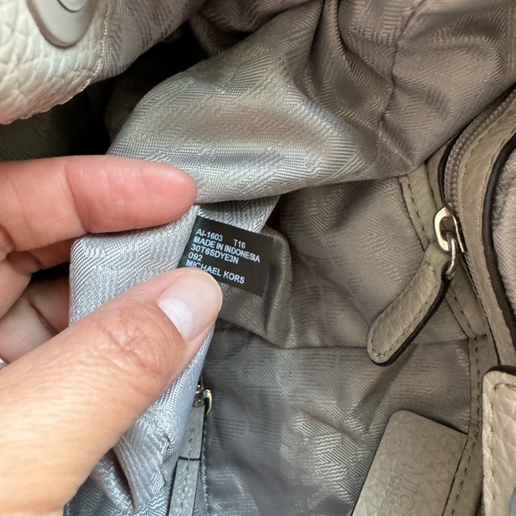 Michael kors leather purse - Picture 6 of 8